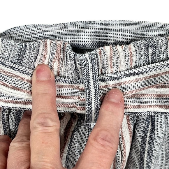 Jun & Ivy Striped Wide Leg Cropped Pants with Tie Waist – Size M - Picture 6 of 11